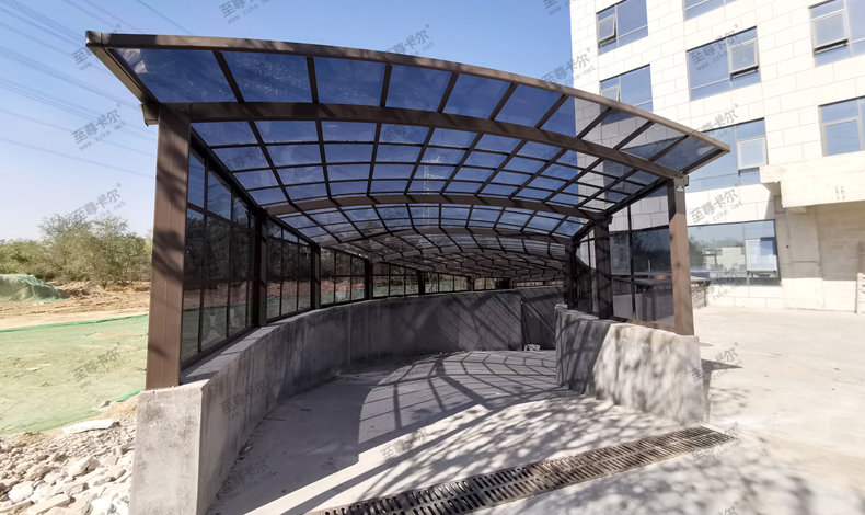 車庫出入口玻璃雨棚