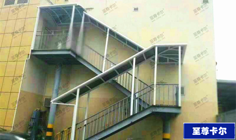 免費測量設計+詳細報價（樓梯棚）