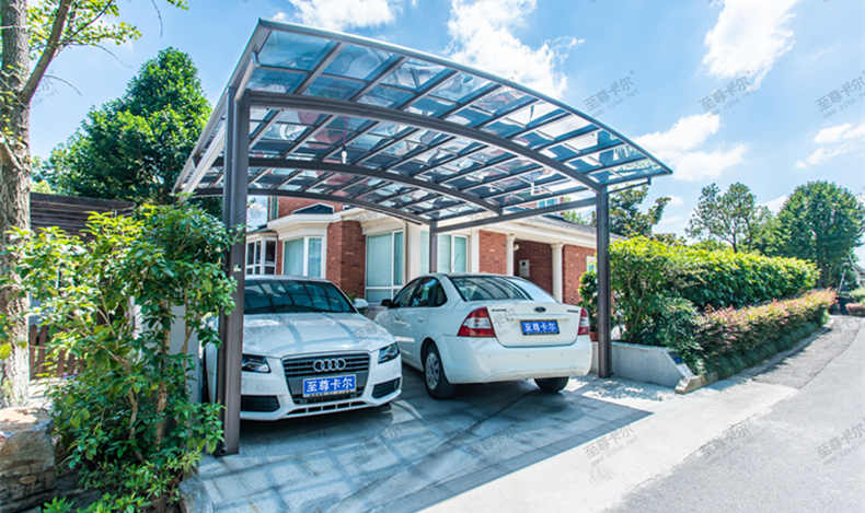 你知道為什么現在人們搭建車棚用聚碳酸酯板呢？