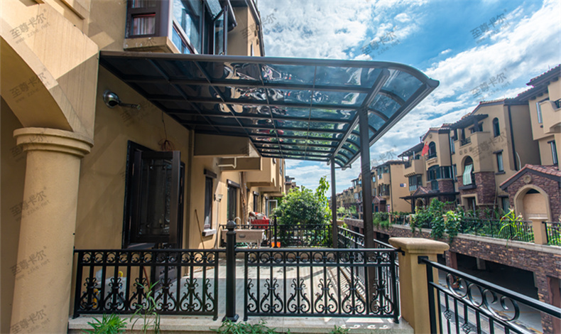 耐力板雨棚優點有哪些？為什么越來越多的人選擇耐力板雨棚？