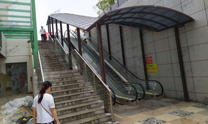 戶外樓梯雨棚該怎么做？戶外樓梯雨棚產品剖析。