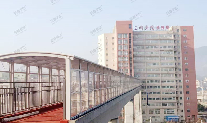 走廊雨棚一定要這么做，實(shí)用安全更美觀