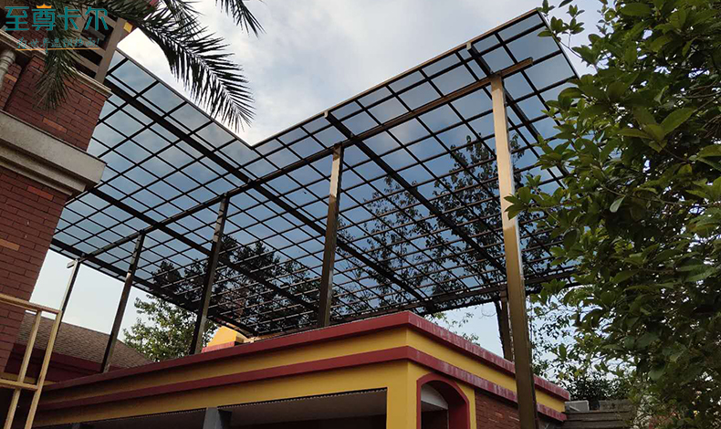 屋頂雨棚用什么材料好？重慶耐力板雨棚廠家？