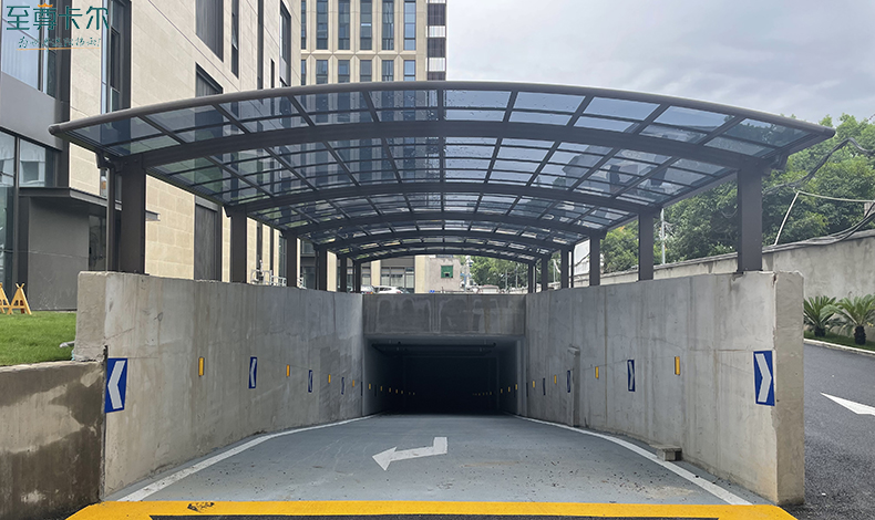 地下車庫出入口雨棚？耐力板雨棚廠家？