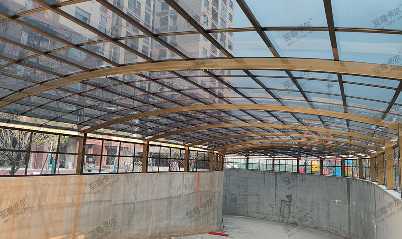 車庫(kù)玻璃雨棚效果圖？車庫(kù)入口玻璃雨棚報(bào)價(jià)？